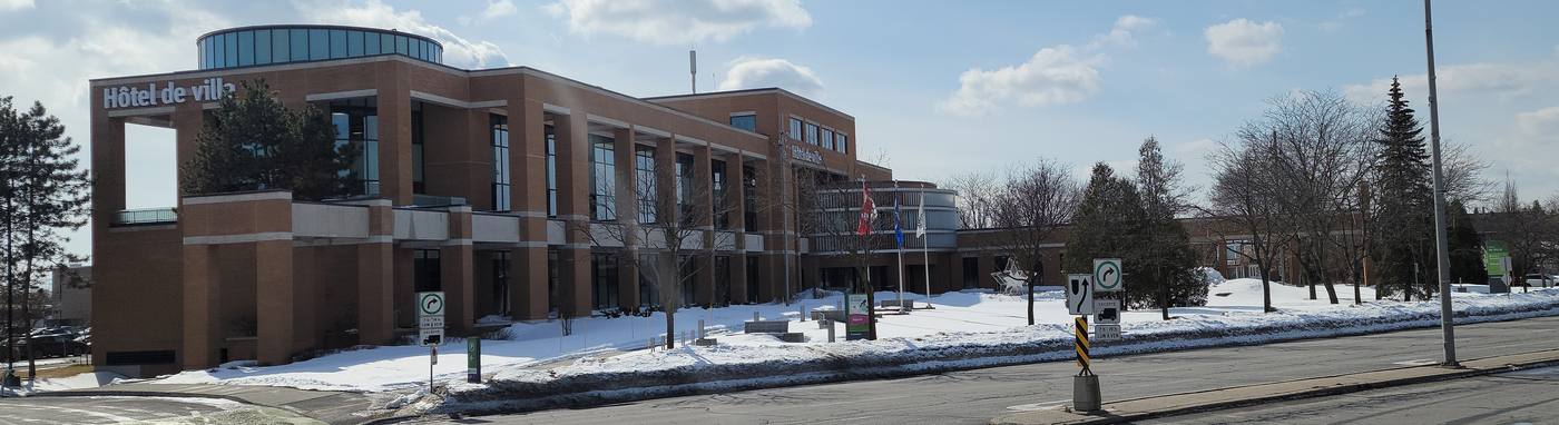Hôtel de ville de Brossard en hiver