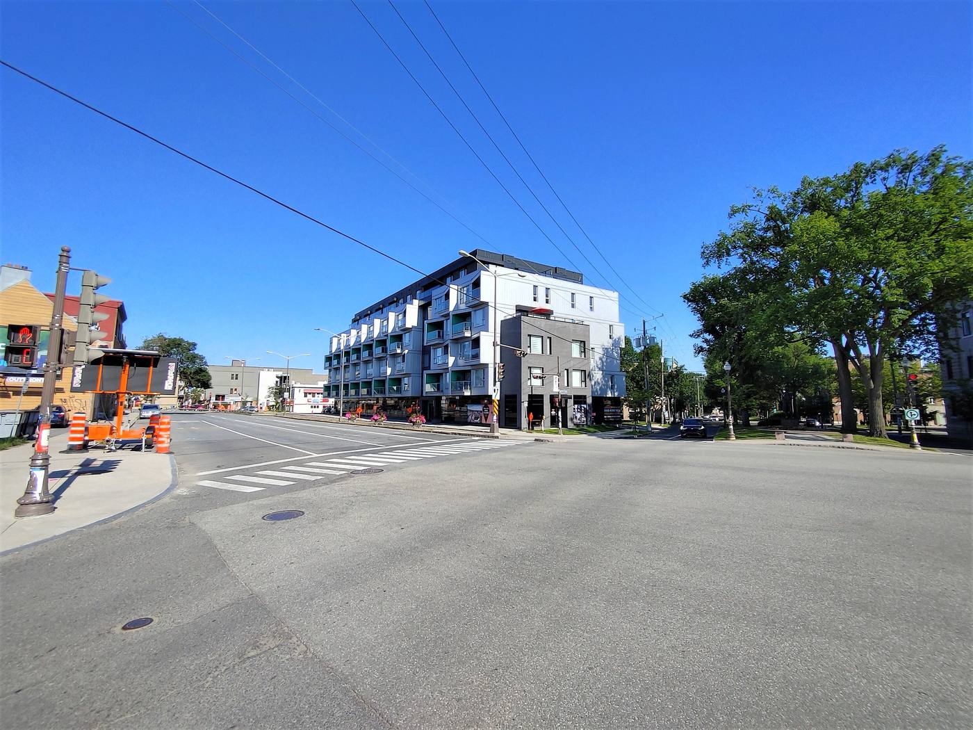 Boulevard Charest à Québec, immeubles modernes